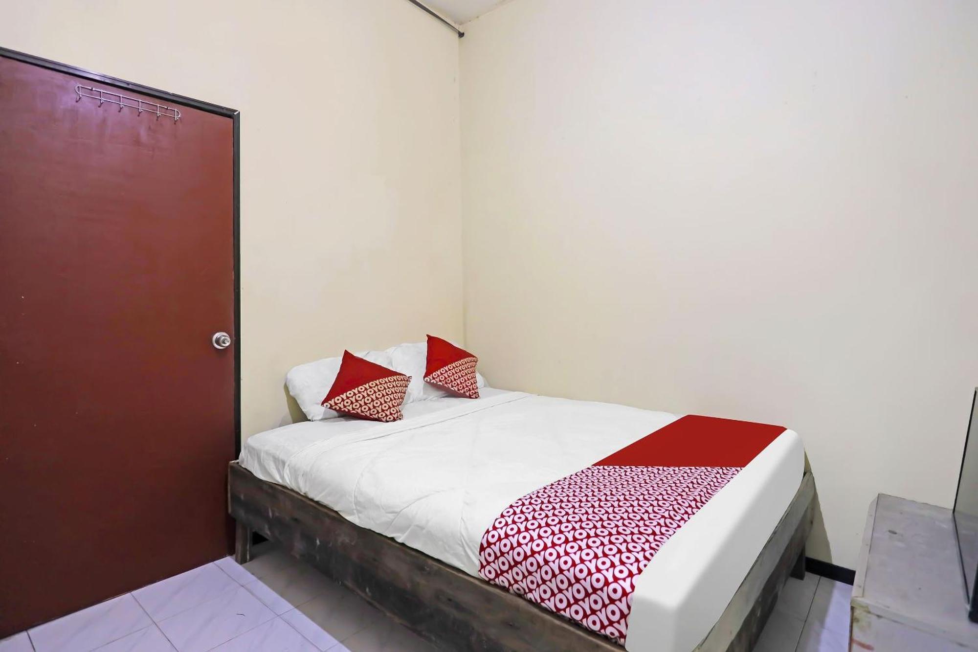 Spot On 91343 Kartika Guest House Syariahnearpantai Stres Jodoh  Exterior photo