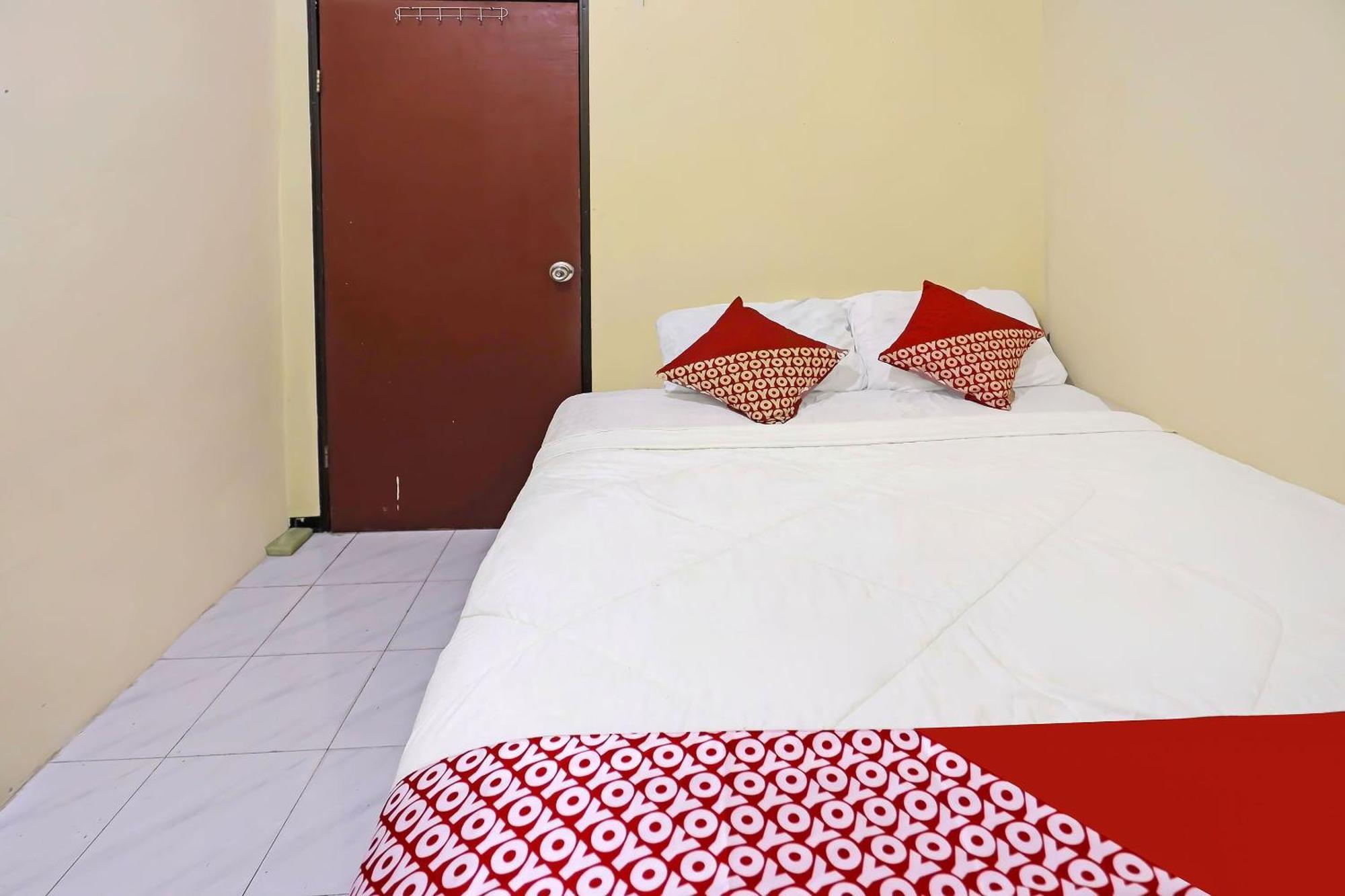 Spot On 91343 Kartika Guest House Syariahnearpantai Stres Jodoh  Exterior photo